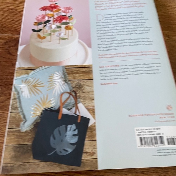 Cutting Machine Crafts paperback book - Picture 3 of 4